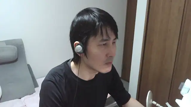 Snapshot of ikkakusai11 chatting on 10-16-25, 09:56 ikkakusai11 online show from 10-16-25, 09:56