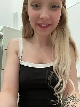 Baby Tiny online show from 02-01-25, 11:06
