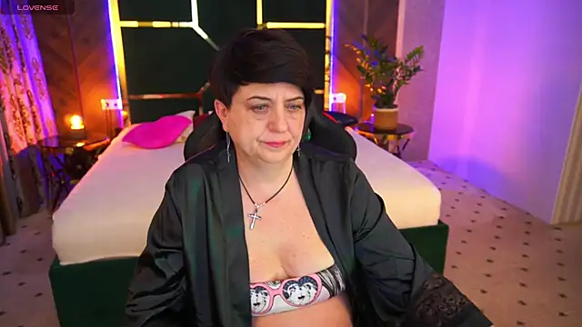Snapshot of MilaSkyy chatting on 03-09-25, 08:10 MilaSkyy online show from 03-09-25, 08:10