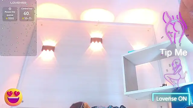 Snapshot of Molly_Spears chatting on 02-25-25, 06:33 Molly Spears online show from 02-25-25, 06:33