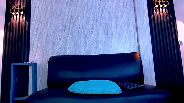 Snapshot of Molly_Spears chatting on 12-13-25, 08:04 Molly Spears online show from 12-13-25, 08:04