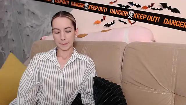 AmbrielHailey online show from 11-02-25, 07:30