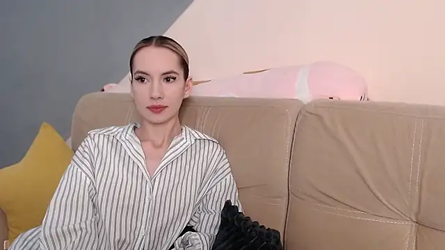 AmbrielHailey online show from 10-26-25, 01:22