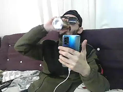 Snapshot of kallaviz chatting on 12-15-25, 06:14 kallaviz online show from 12-15-25, 06:14