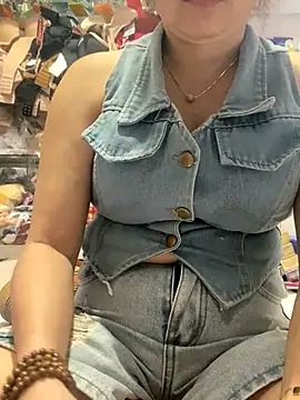 Snapshot of Cesywet chatting on 09-26-25, 06:31 Cesywet online show from 09-26-25, 06:31