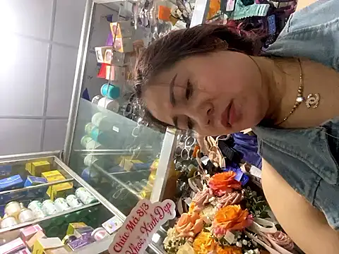 Snapshot of Cesywet chatting on 03-10-25, 10:18 Cesywet online show from 03-10-25, 10:18