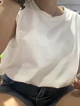 Snapshot of Cesywet chatting on 09-27-25, 04:51 Cesywet online show from 09-27-25, 04:51