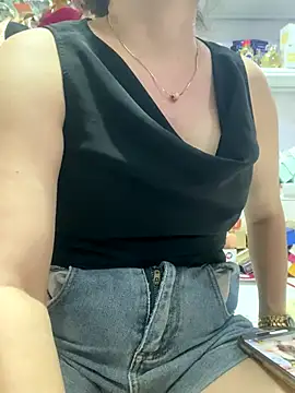 Snapshot of Cesywet chatting on 09-16-25, 05:08 Cesywet online show from 09-16-25, 05:08