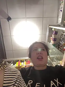 Snapshot of Cesywet chatting on 10-06-25, 02:46 Cesywet online show from 10-06-25, 02:46