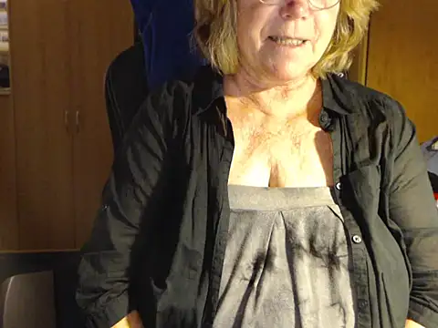 Snapshot of _sunshine__ chatting on 02-14-26, 06:30 sunshine online show from 02-14-26, 06:30