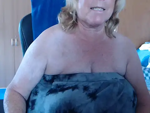 Snapshot of _sunshine__ chatting on 07-15-26, 06:31 sunshine online show from 07-15-26, 06:31