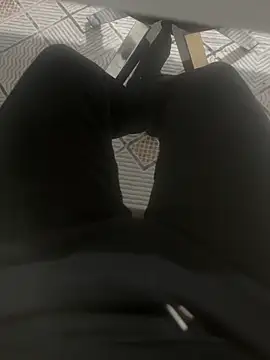 Snapshot of homidor chatting on 10-25-25, 10:21 homidor online show from 10-25-25, 10:21