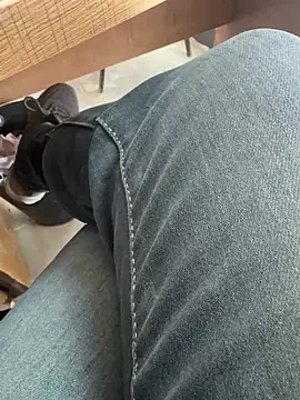 Snapshot of homidor chatting on 02-21-25, 09:45 homidor online show from 02-21-25, 09:45