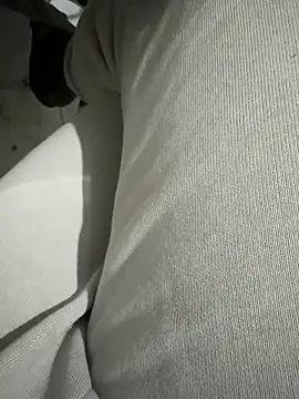 Snapshot of homidor chatting on 12-14-24, 09:35 homidor online show from 12-14-24, 09:35