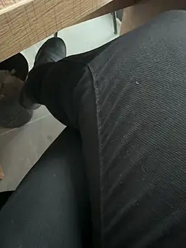 Snapshot of homidor chatting on 02-12-25, 02:21 homidor online show from 02-12-25, 02:21