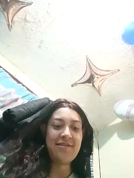 Snapshot of CORALINE_GREYM chatting on 10-19-25, 03:53 CORALINE GREYM online show from 10-19-25, 03:53