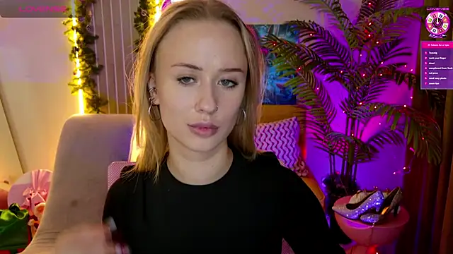 SashaBrooks online show from 12-15-25, 02:01