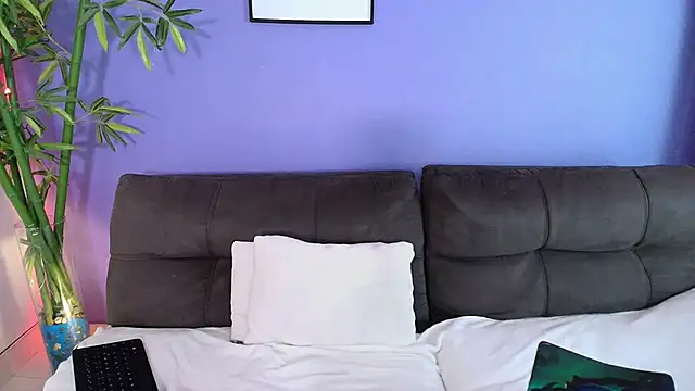 Snapshot of candyy_bella chatting on 03-22-25, 03:42 candyy bella online show from 03-22-25, 03:42