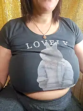 Snapshot of Foxlady2271 chatting on 02-02-25, 01:45 Foxlady2271 online show from 02-02-25, 01:45