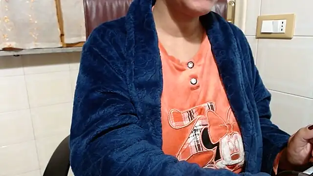 Foxlady2271 online show from 12-04-25, 03:55