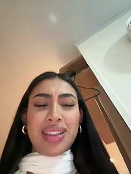 maddy bronw  online show from 05-19-26, 01:56