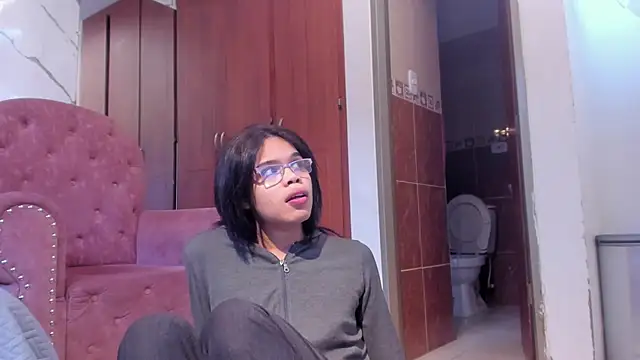 evelyn wine online show from 11-20-25, 06:19