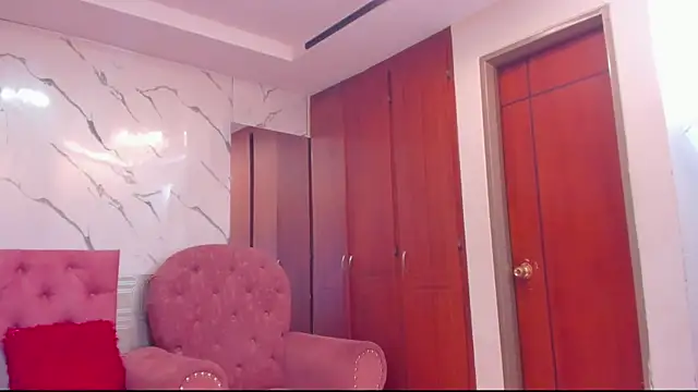 evelyn wine online show from 11-15-25, 04:05