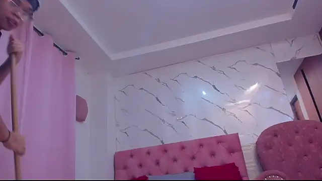 evelyn wine online show from 11-12-25, 07:07