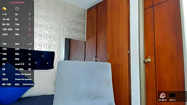 Snapshot of evelyn_wine chatting on 02-25-25, 07:38 evelyn wine online show from 02-25-25, 07:38