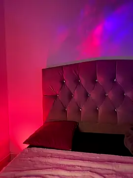 NINA 18 YEARS online show from 10-28-25, 11:36