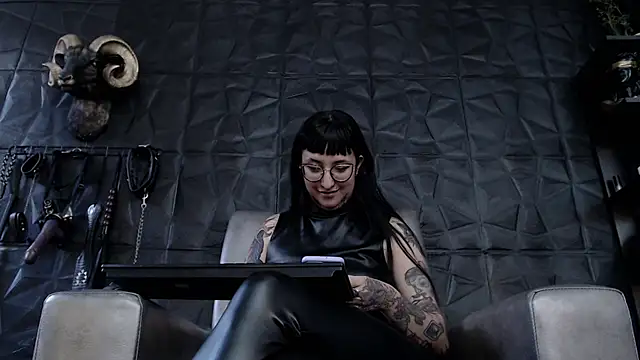 Agata Darkness online show from 12-14-25, 09:31