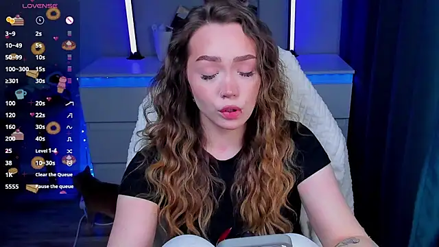 Snapshot of Evia_r0se chatting on 02-15-26, 01:32 Evia r0se online show from 02-15-26, 01:32