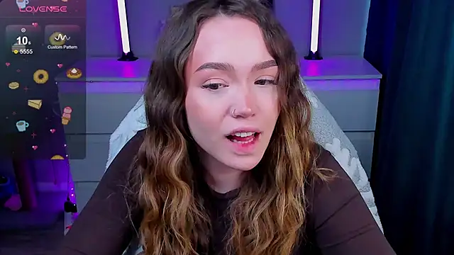 Snapshot of Evia_r0se chatting on 02-24-26, 08:26 Evia r0se online show from 02-24-26, 08:26