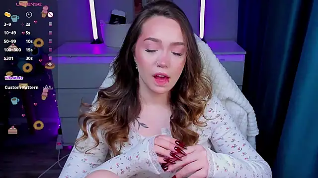 Snapshot of Evia_r0se chatting on 02-17-26, 12:24 Evia r0se online show from 02-17-26, 12:24