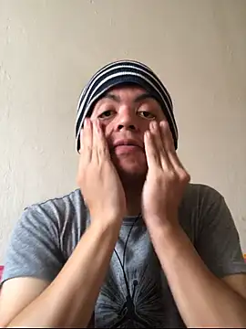 Snapshot of PanyuV chatting on 01-12-26, 04:03 PanyuV online show from 01-12-26, 04:03