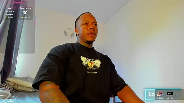 Snapshot of ronnie_7777 chatting on 09-22-25, 08:37 ronnie 7777 online show from 09-22-25, 08:37