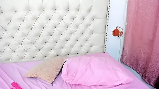 Snapshot of Kim_Eli chatting on 02-07-25, 10:52 Kim Eli online show from 02-07-25, 10:52