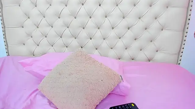 Snapshot of Kim_Eli chatting on 02-01-25, 07:44 Kim Eli online show from 02-01-25, 07:44