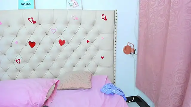 Snapshot of Kim_Eli chatting on 02-15-25, 02:26 Kim Eli online show from 02-15-25, 02:26