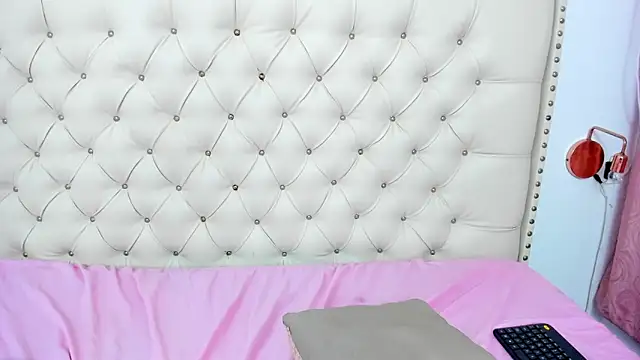 Snapshot of Kim_Eli chatting on 02-01-25, 01:55 Kim Eli online show from 02-01-25, 01:55