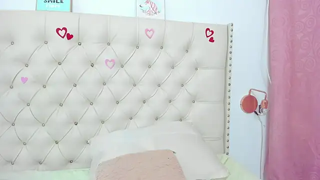 Snapshot of Kim_Eli chatting on 03-07-25, 10:54 Kim Eli online show from 03-07-25, 10:54