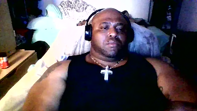 Snapshot of theythick chatting on 05-18-26, 06:18 theythick online show from 05-18-26, 06:18