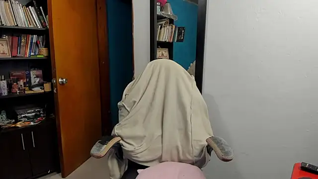 peanut tangerine online show from 11-24-25, 03:06