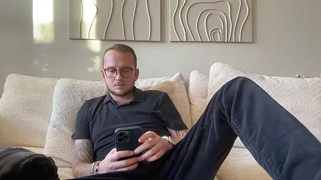 Snapshot of thehornyguy97 chatting on 12-20-25, 11:35 thehornyguy97 online show from 12-20-25, 11:35