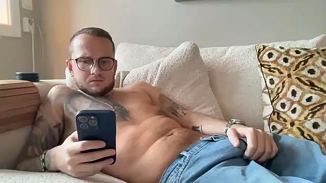 Snapshot of thehornyguy97 chatting on 11-13-25, 10:19 thehornyguy97 online show from 11-13-25, 10:19