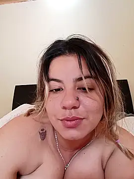 Snapshot of Candy_sr chatting on 11-23-25, 02:05 Candy sr online show from 11-23-25, 02:05