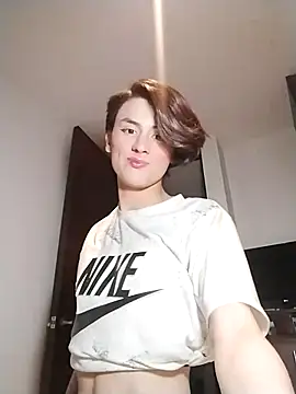 Snapshot of Alann_sr chatting on 10-29-25, 04:00 Alann sr online show from 10-29-25, 04:00