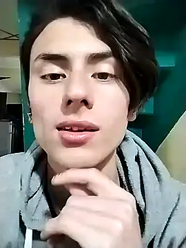 Snapshot of Alann_sr chatting on 09-14-25, 04:35 Alann sr online show from 09-14-25, 04:35