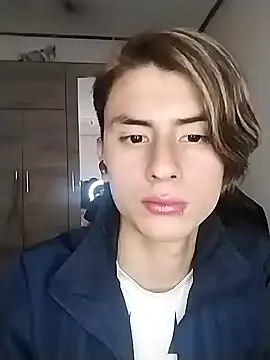 Snapshot of Alann_sr chatting on 11-23-25, 08:35 Alann sr online show from 11-23-25, 08:35