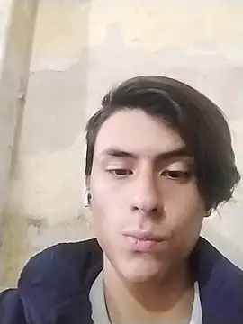 Snapshot of Alann_sr chatting on 10-06-25, 01:18 Alann sr online show from 10-06-25, 01:18